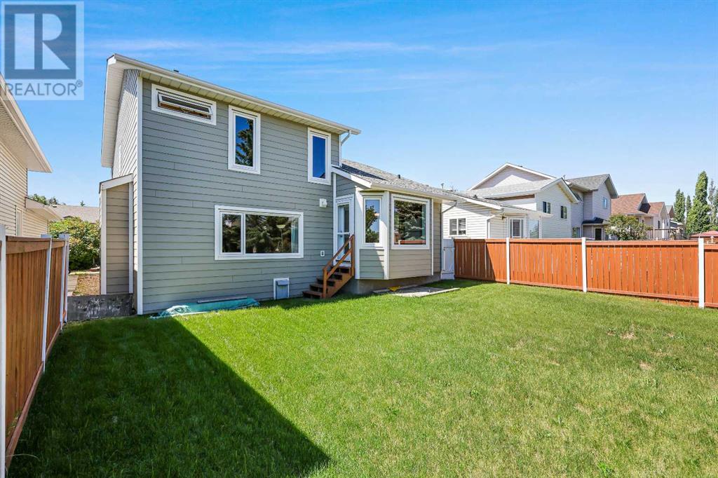 Single Family House for Sale in  Hawkmount Close NW Hawkwood Calgary 
