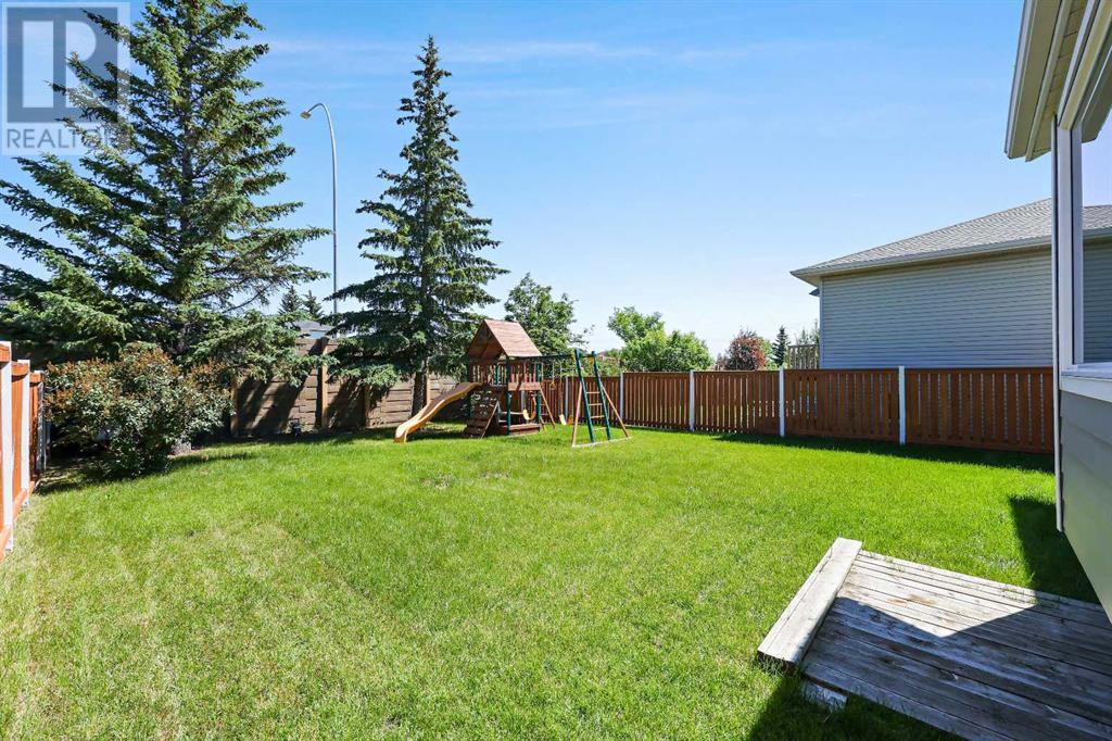 Single Family House for Sale in  Hawkmount Close NW Hawkwood Calgary 