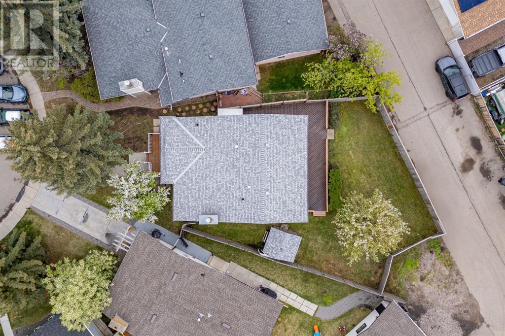 Single Family House 3 Level for Sale in  Sunbank Place SE Sundance Calgary 