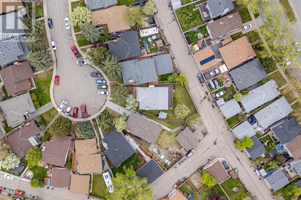 Single Family House 3 Level for Sale in  Sunbank Place SE Sundance Calgary 