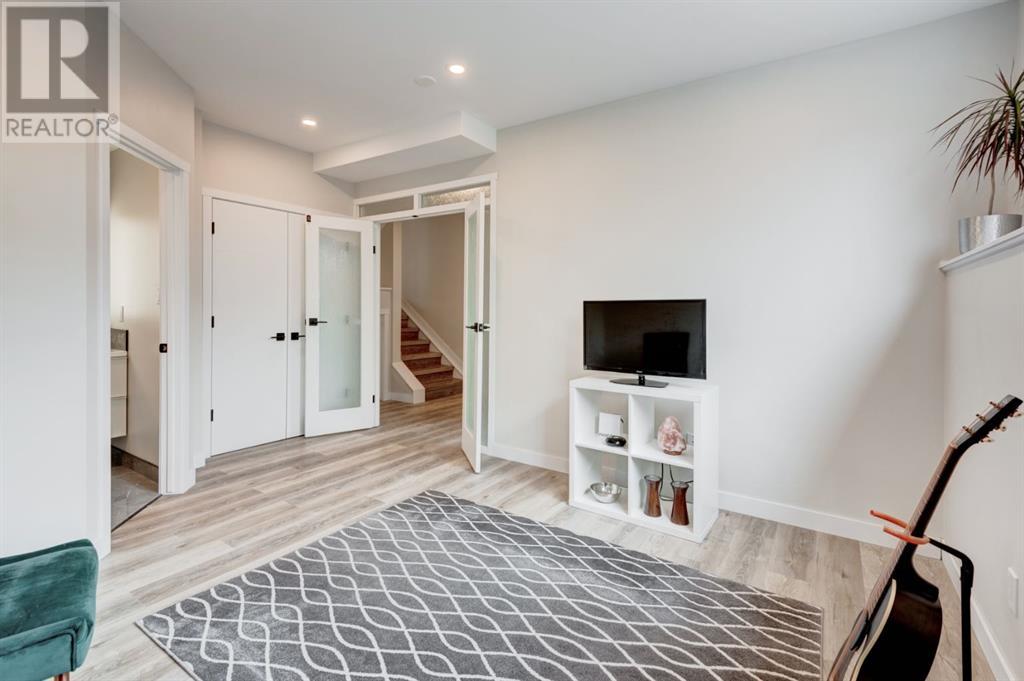 Single Family House 3 Level for Sale in  Sunbank Place SE Sundance Calgary 