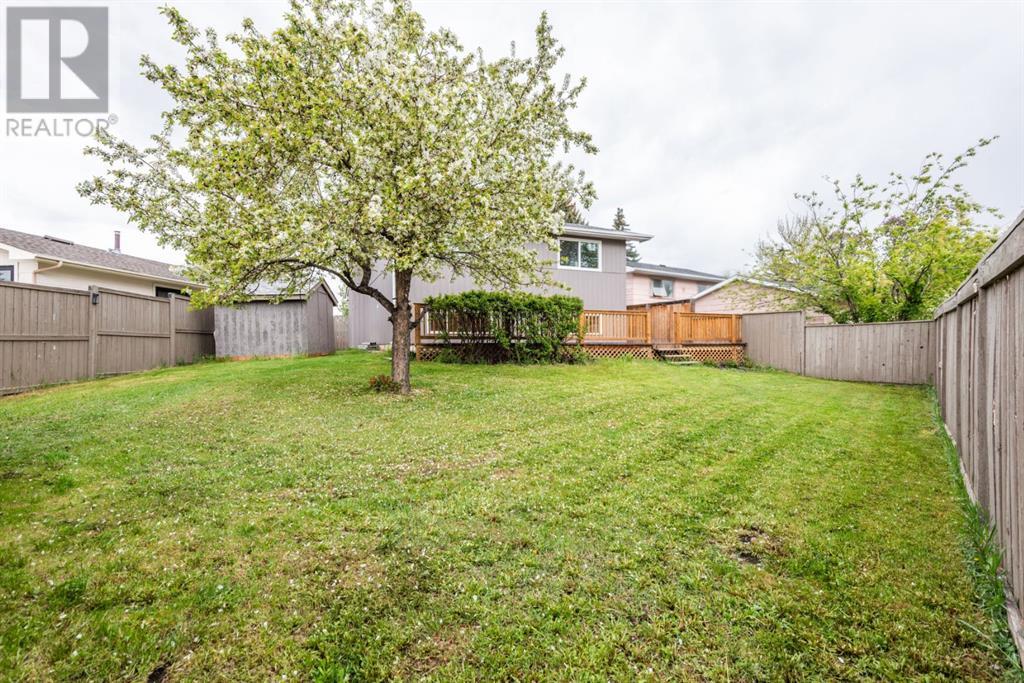 Single Family House 3 Level for Sale in  Sunbank Place SE Sundance Calgary 