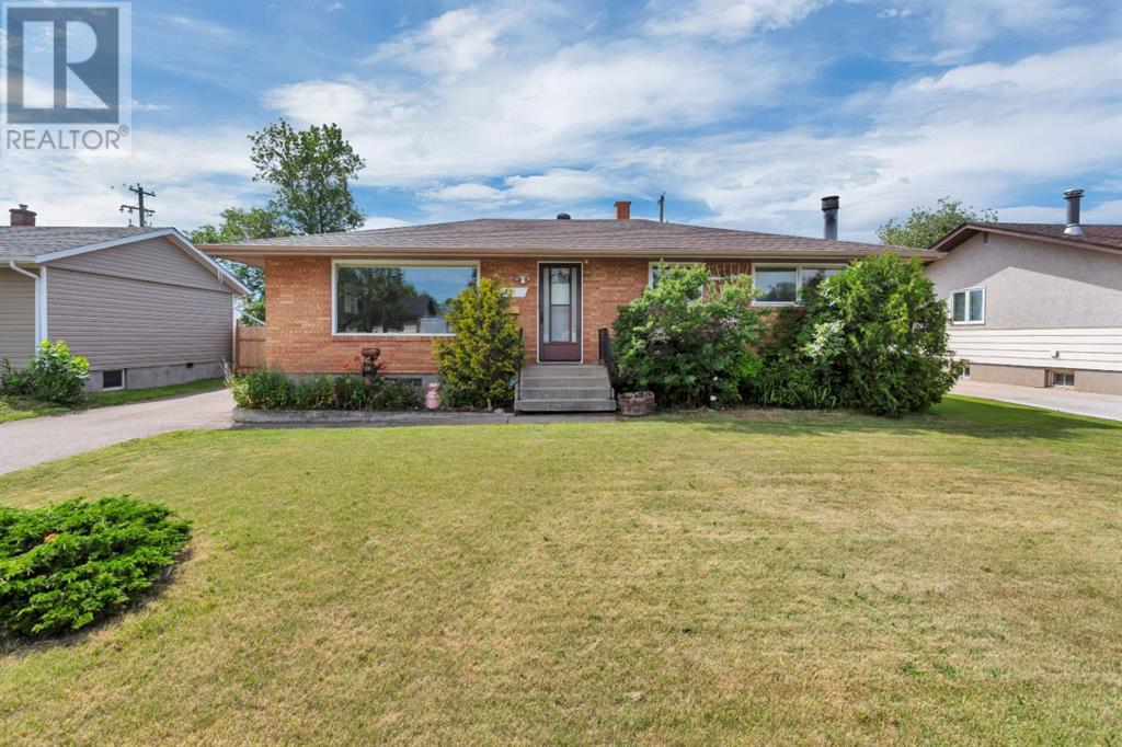 Single Family House Bungalow for Sale in   Street Parkdale Stettler 