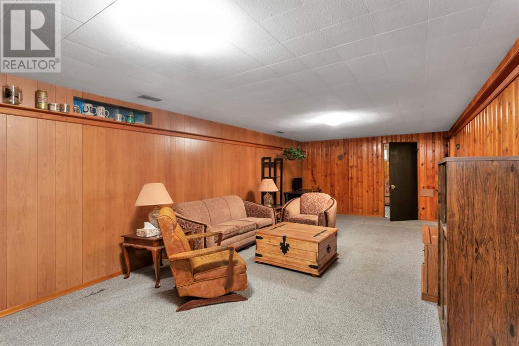 Single Family House Bungalow for Sale in   Street Parkdale Stettler 