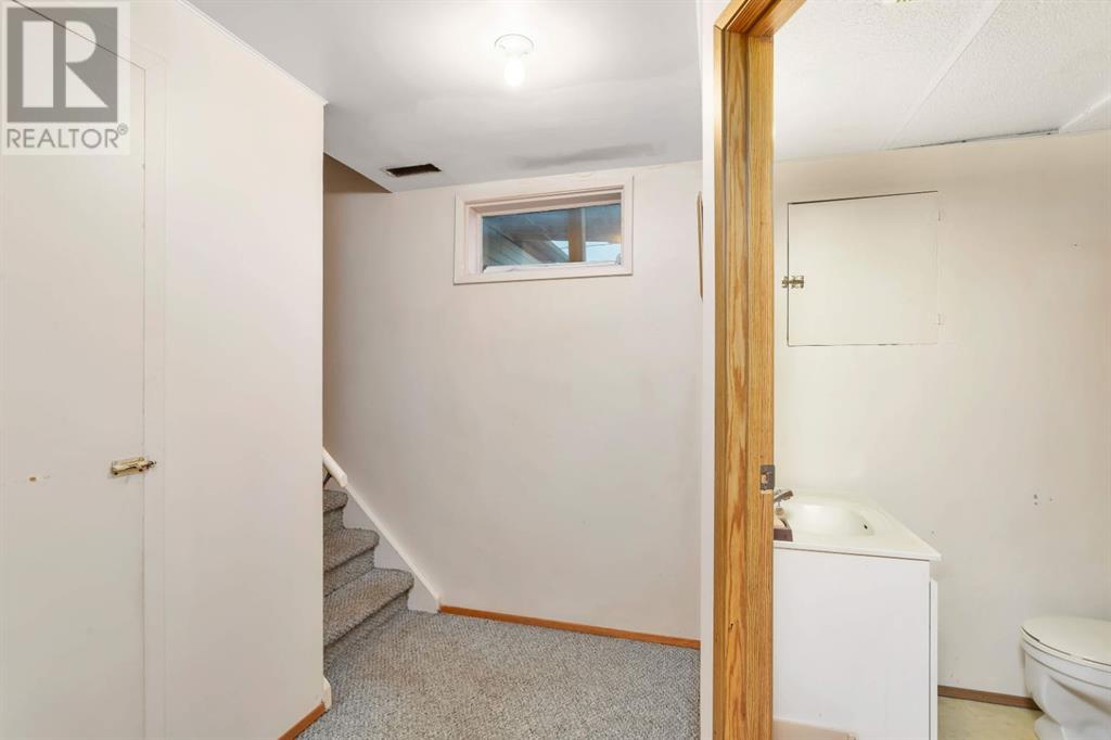 Single Family House Bungalow for Sale in   Street Parkdale Stettler 