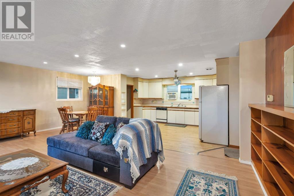 Single Family House Bungalow for Sale in   Street Parkdale Stettler 
