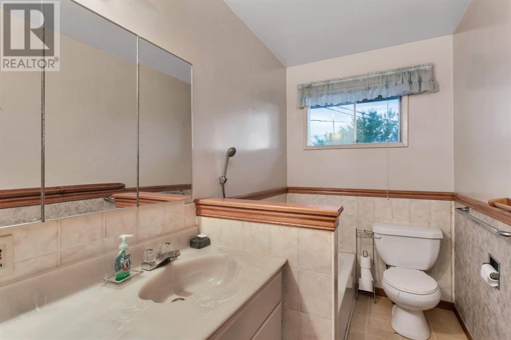 Single Family House Bungalow for Sale in   Street Parkdale Stettler 