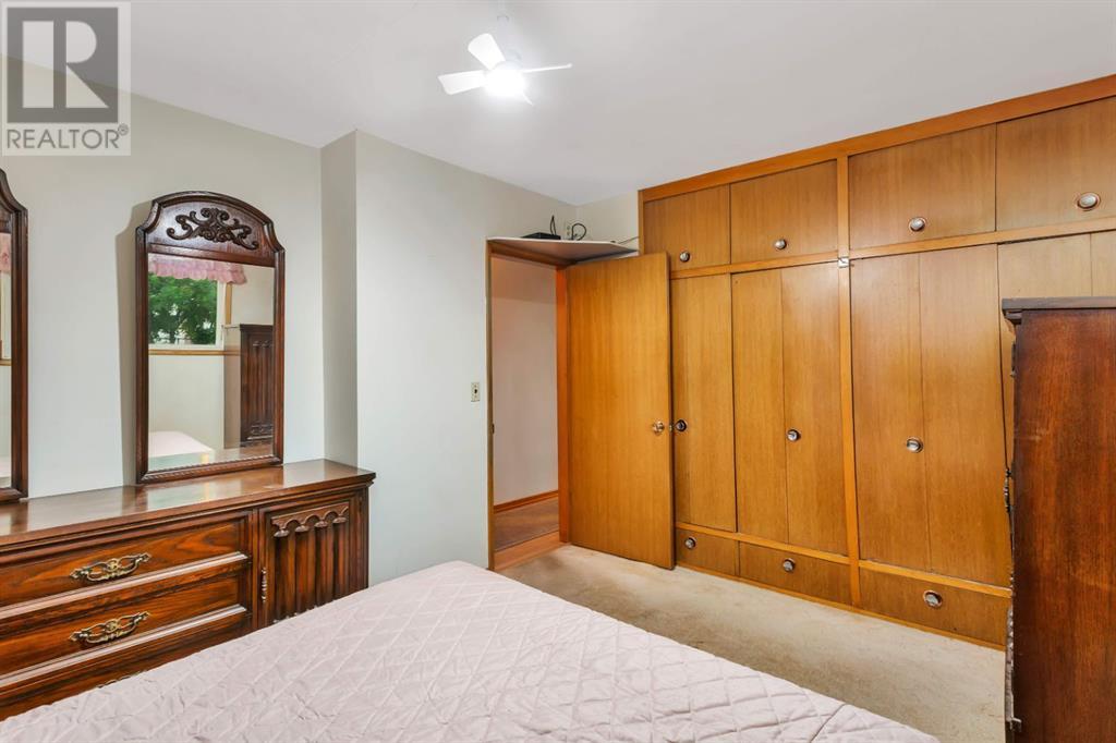 Single Family House Bungalow for Sale in   Street Parkdale Stettler 