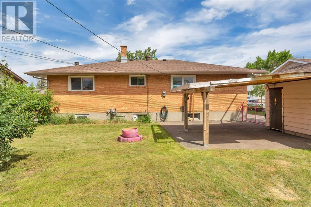 Single Family House Bungalow for Sale in   Street Parkdale Stettler 