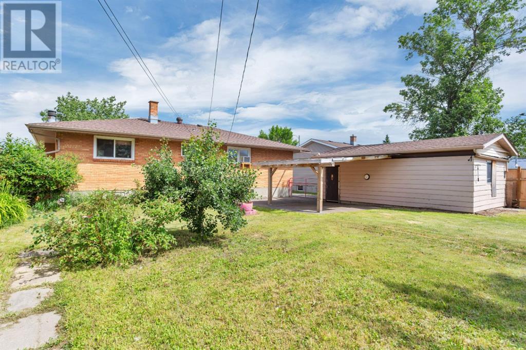 Single Family House Bungalow for Sale in   Street Parkdale Stettler 