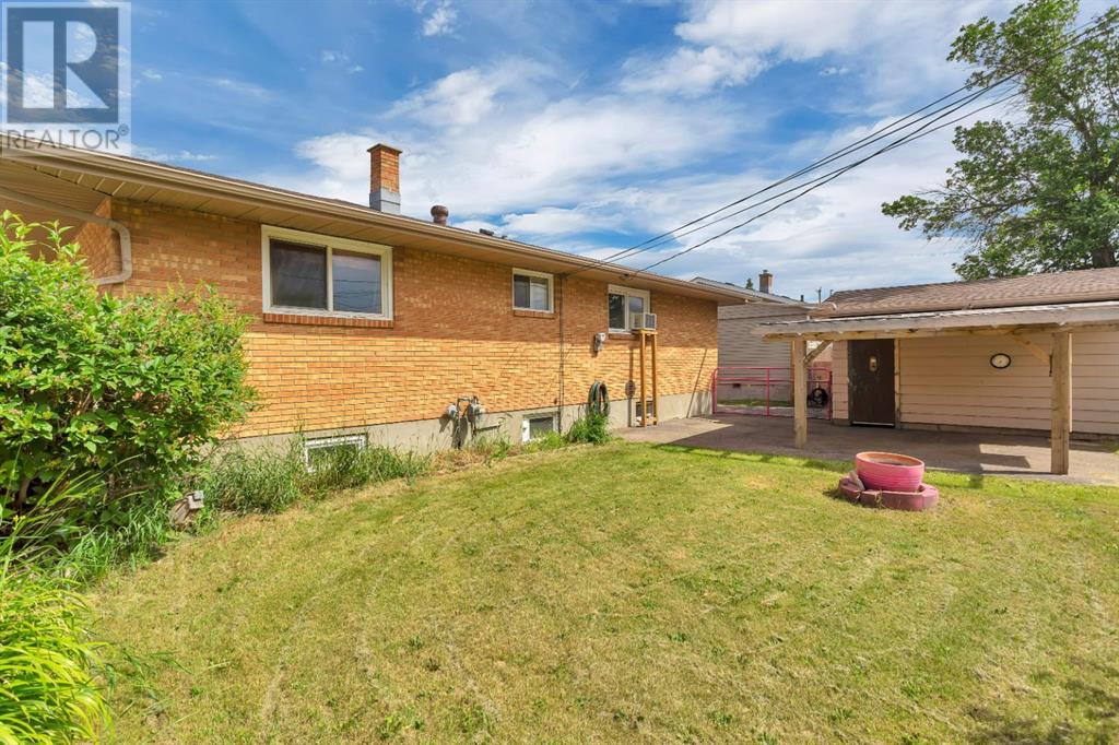 Single Family House Bungalow for Sale in   Street Parkdale Stettler 