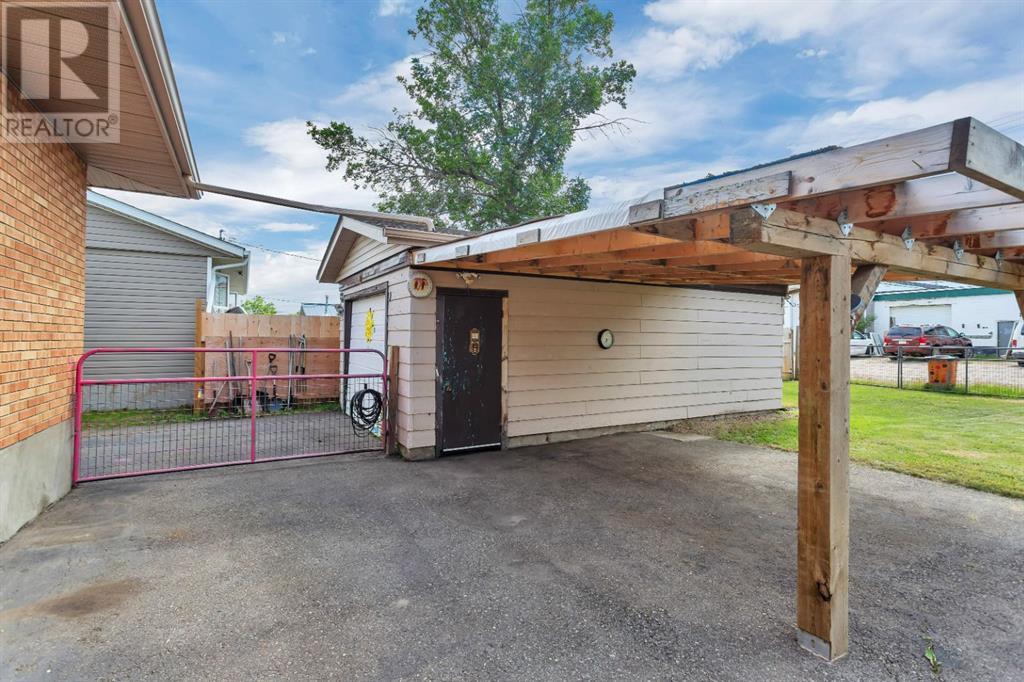 Single Family House Bungalow for Sale in   Street Parkdale Stettler 