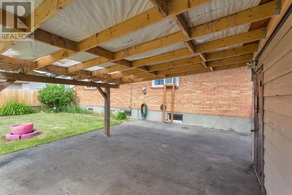 Single Family House Bungalow for Sale in   Street Parkdale Stettler 