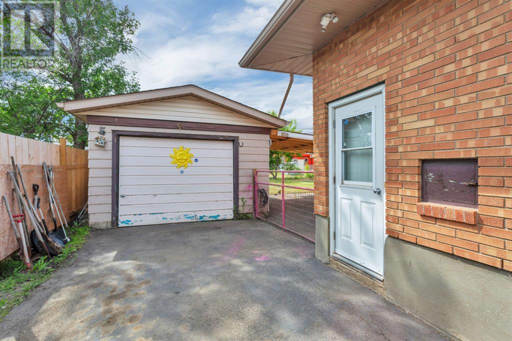 Single Family House Bungalow for Sale in   Street Parkdale Stettler 