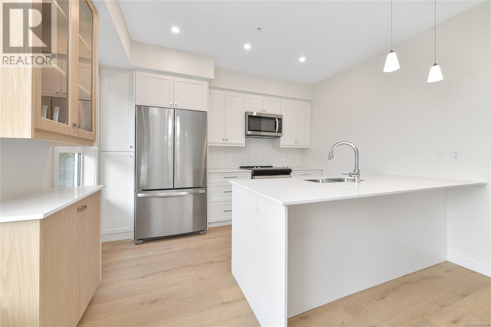 Photo 18 of 203 9716 Third St, Sidney BC