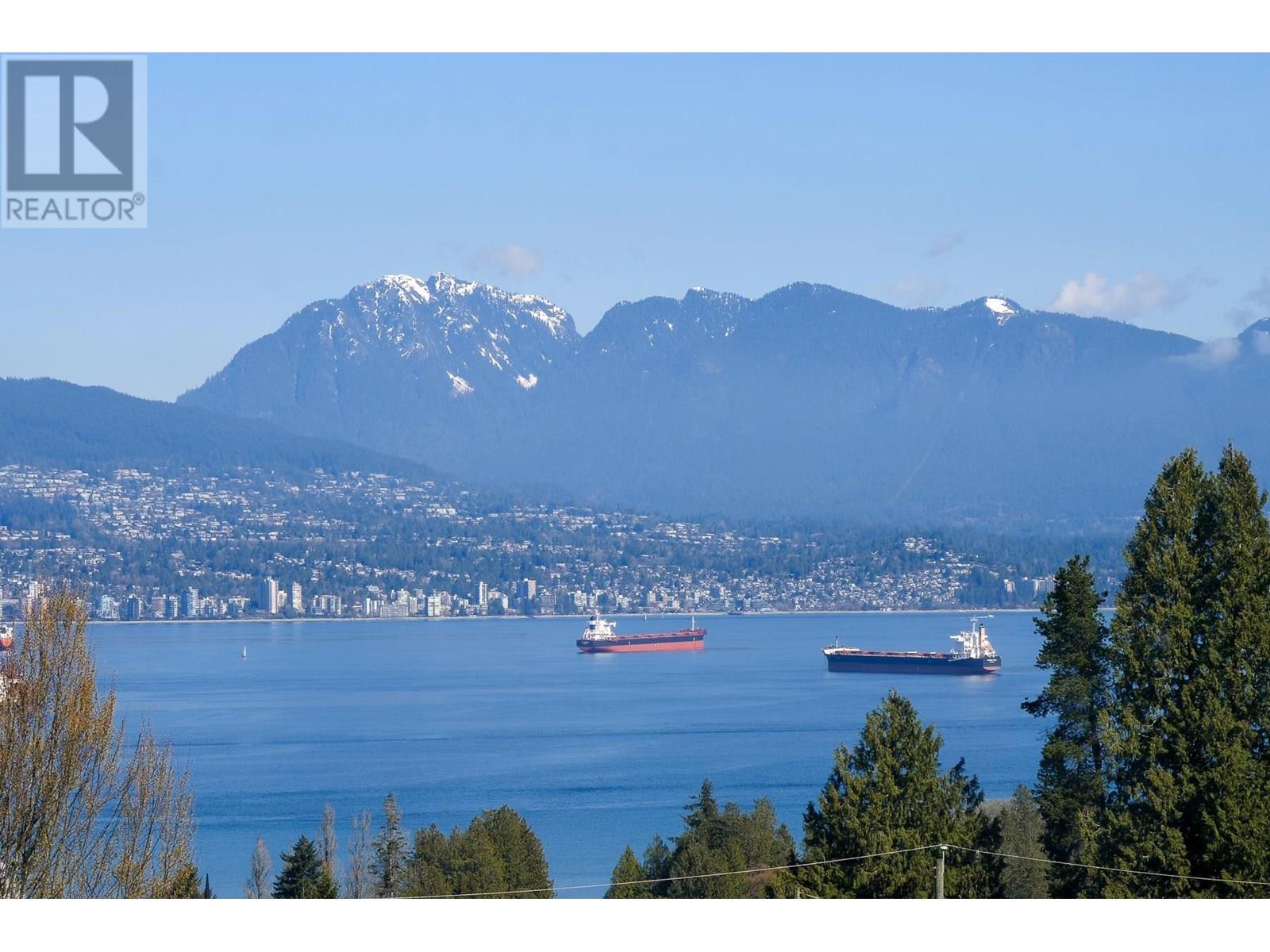 Photo 11 of 4557 W 4th Avenue, Vancouver BC