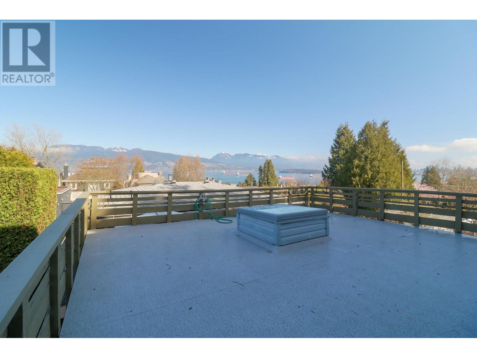 Photo 14 of 4557 W 4th Avenue, Vancouver BC