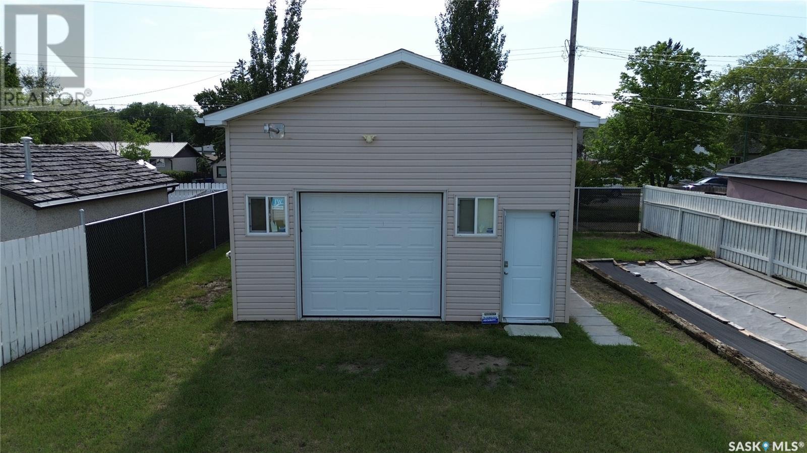 Photo 26 of 227 M Avenue N, Saskatoon SK