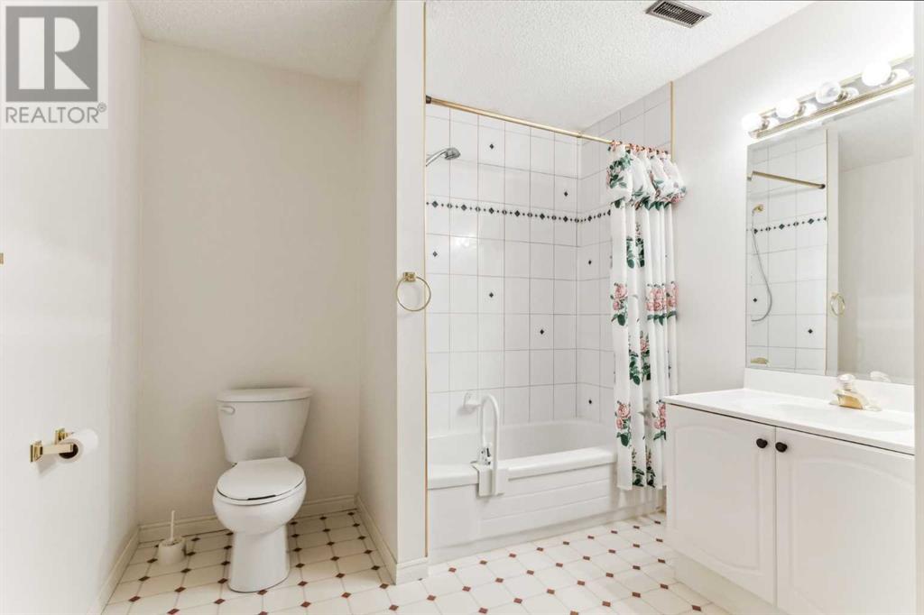 Single Family House for Sale in  Edgeview Road NW Edgemont Calgary 