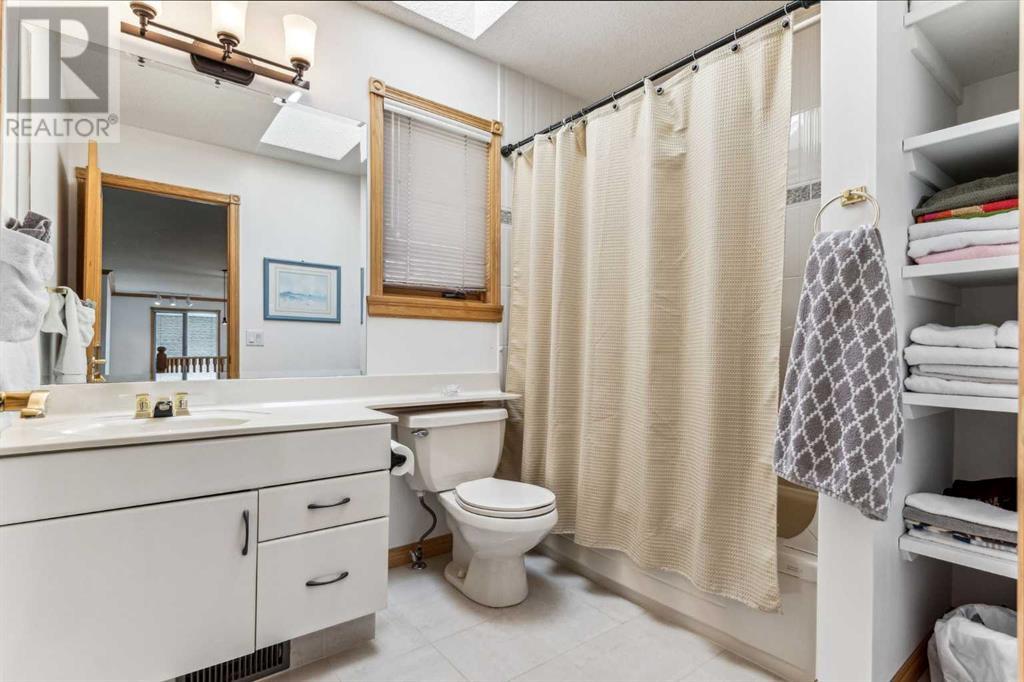 Single Family House for Sale in  Edgeview Road NW Edgemont Calgary 