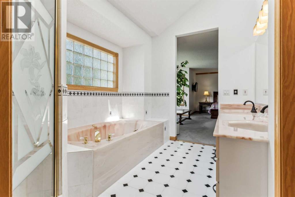 Single Family House for Sale in  Edgeview Road NW Edgemont Calgary 