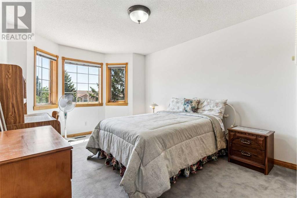 Single Family House for Sale in  Edgeview Road NW Edgemont Calgary 