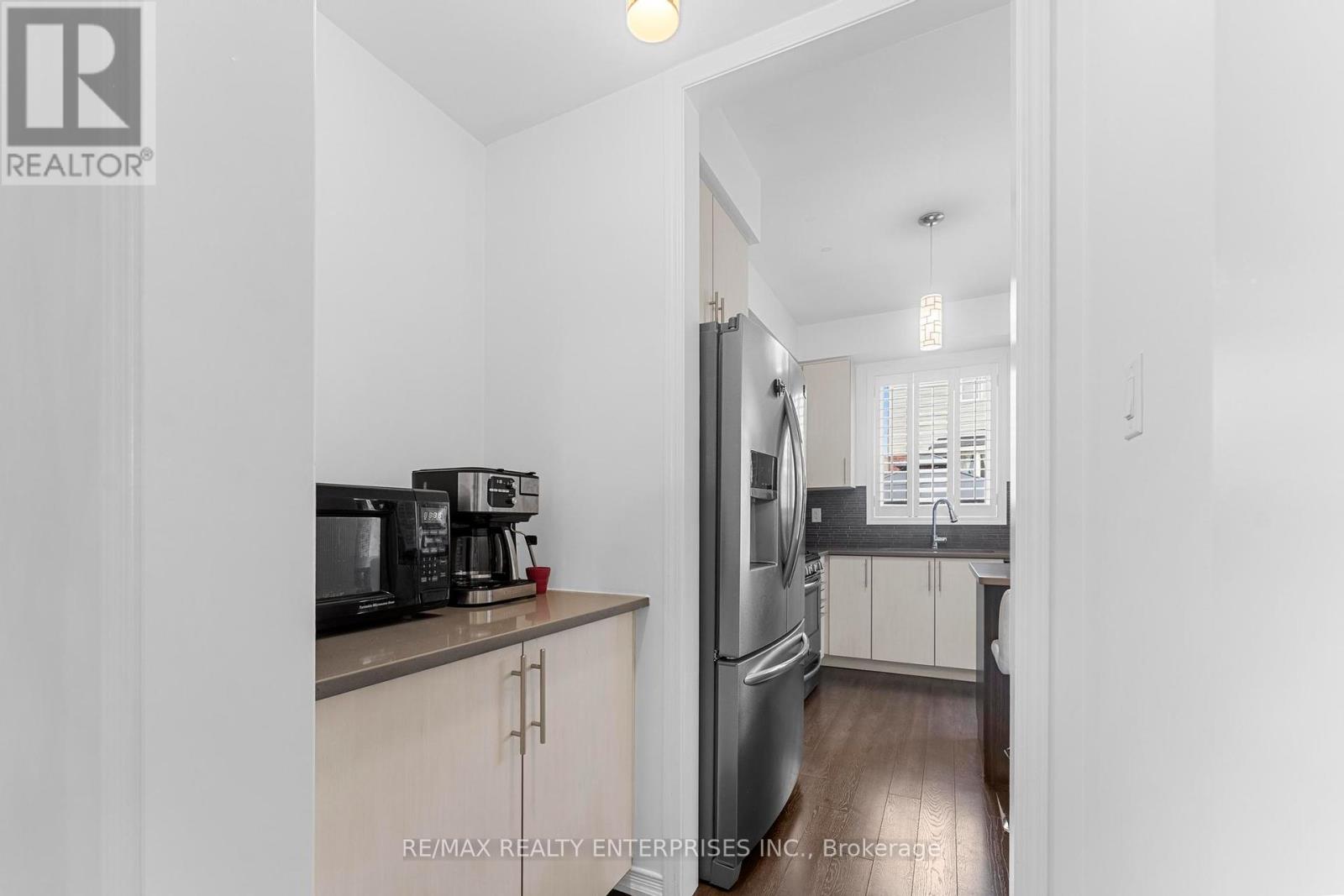 Photo 13 of 358 Windwood Drive, Hamilton ON