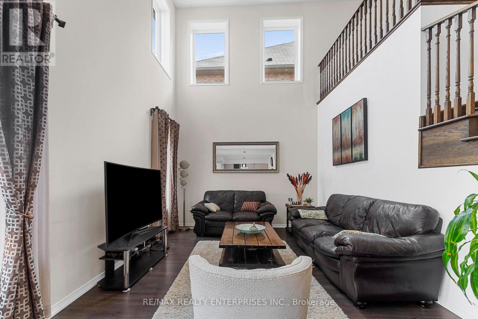 Photo 19 of 358 Windwood Drive, Hamilton ON