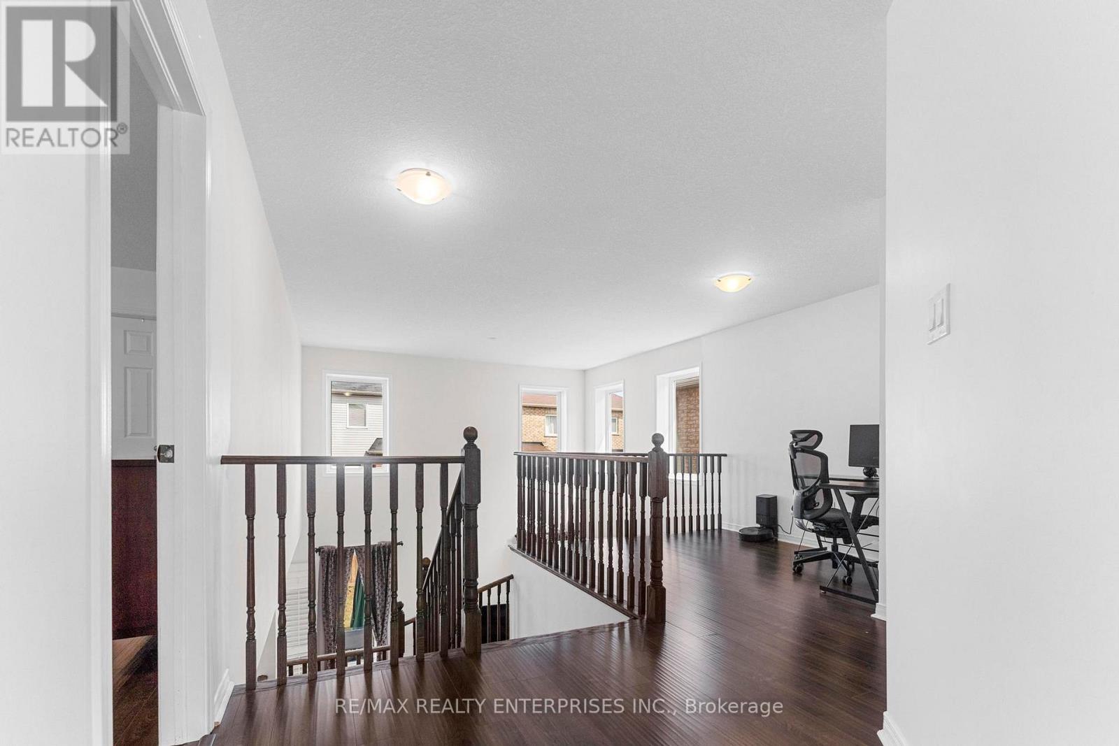 Photo 23 of 358 Windwood Drive, Hamilton ON