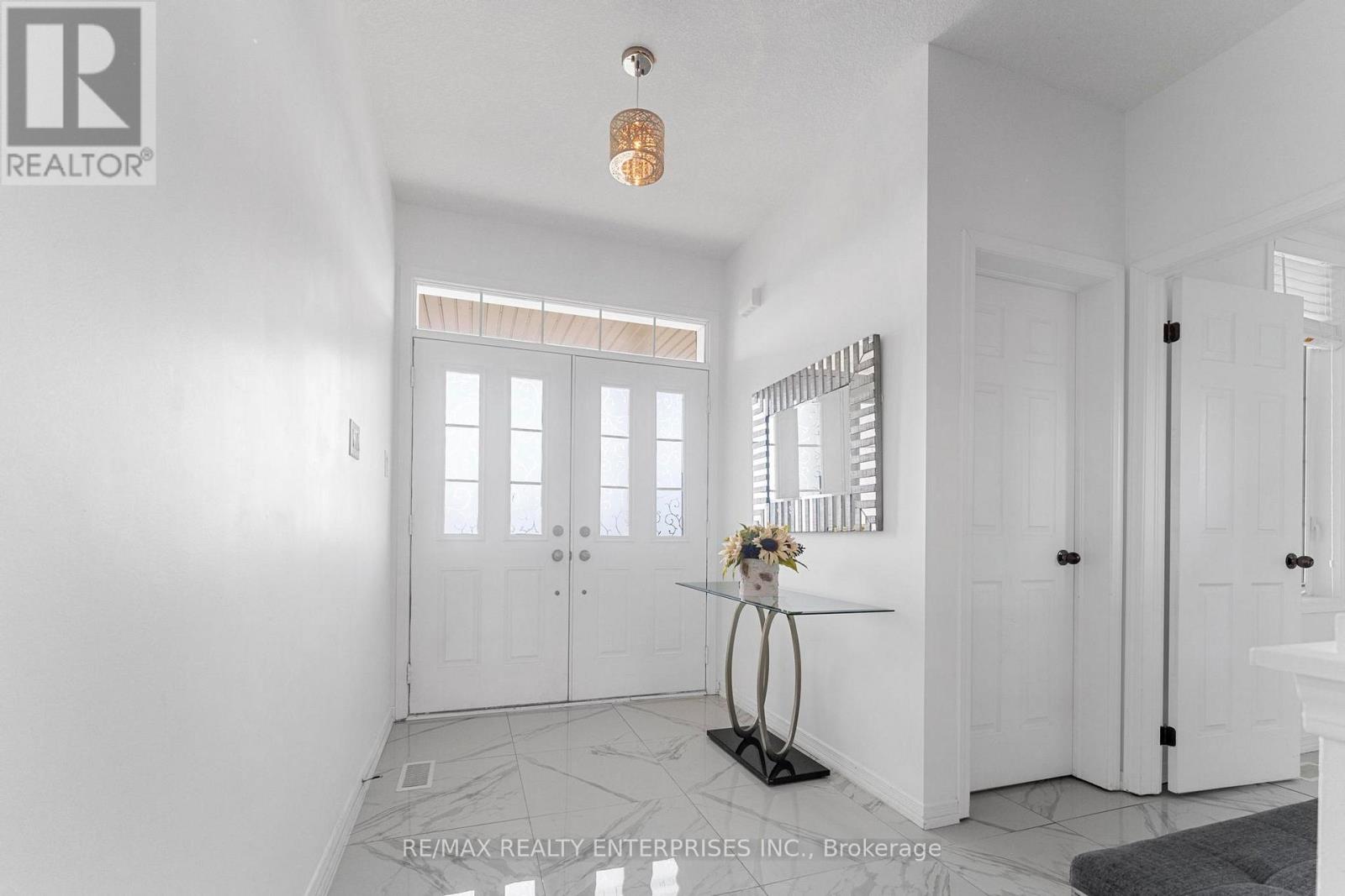 Photo 3 of 358 Windwood Drive, Hamilton ON