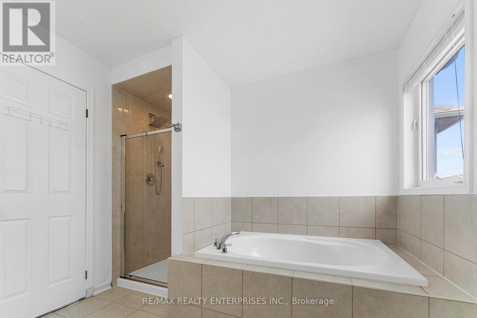 Photo 30 of 358 Windwood Drive, Hamilton ON