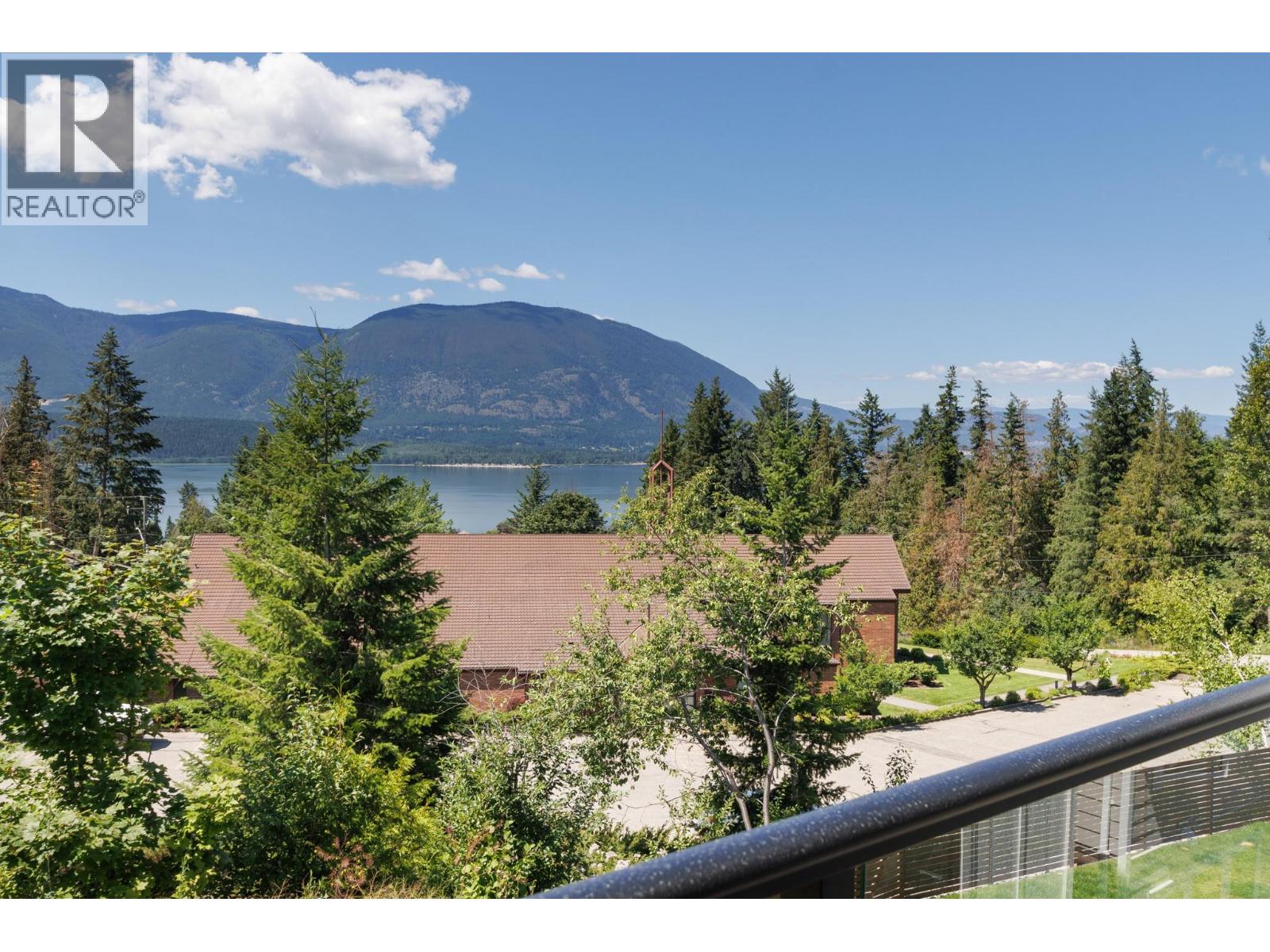 Photo 9 of 1401 21 Street Ne, Salmon Arm BC