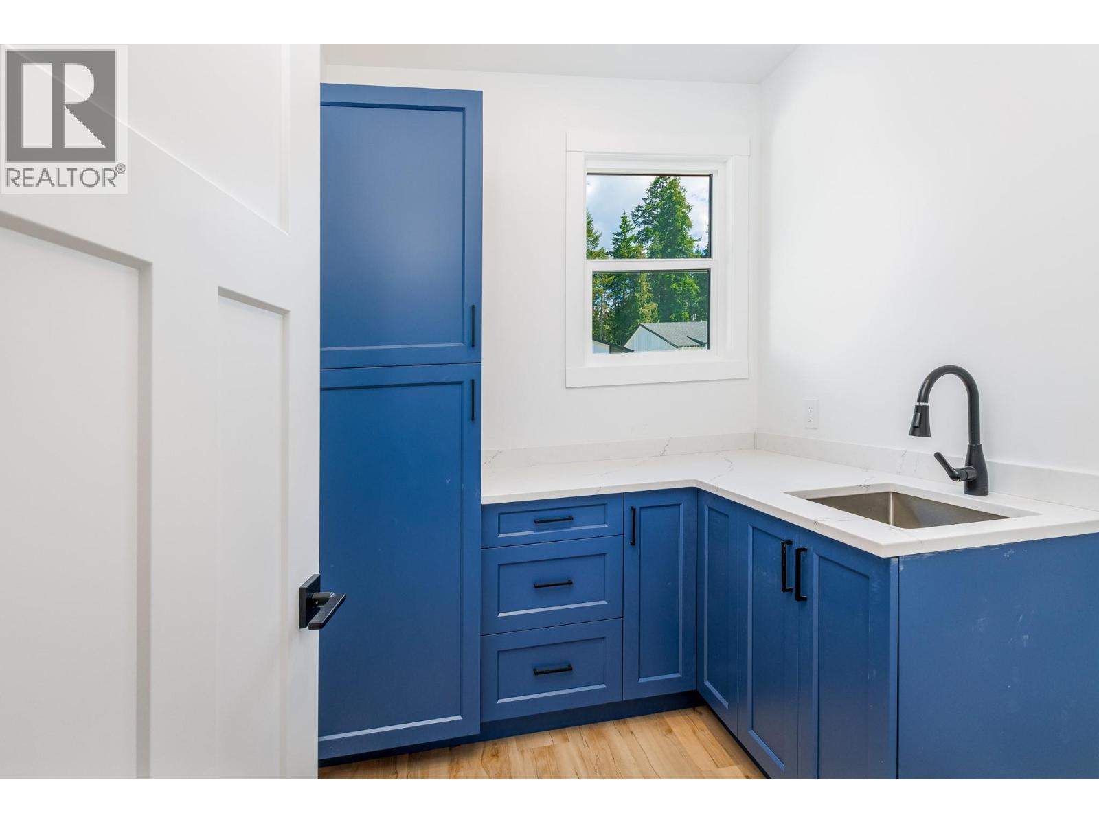 Photo 13 of 1401 21 Street Ne, Salmon Arm BC