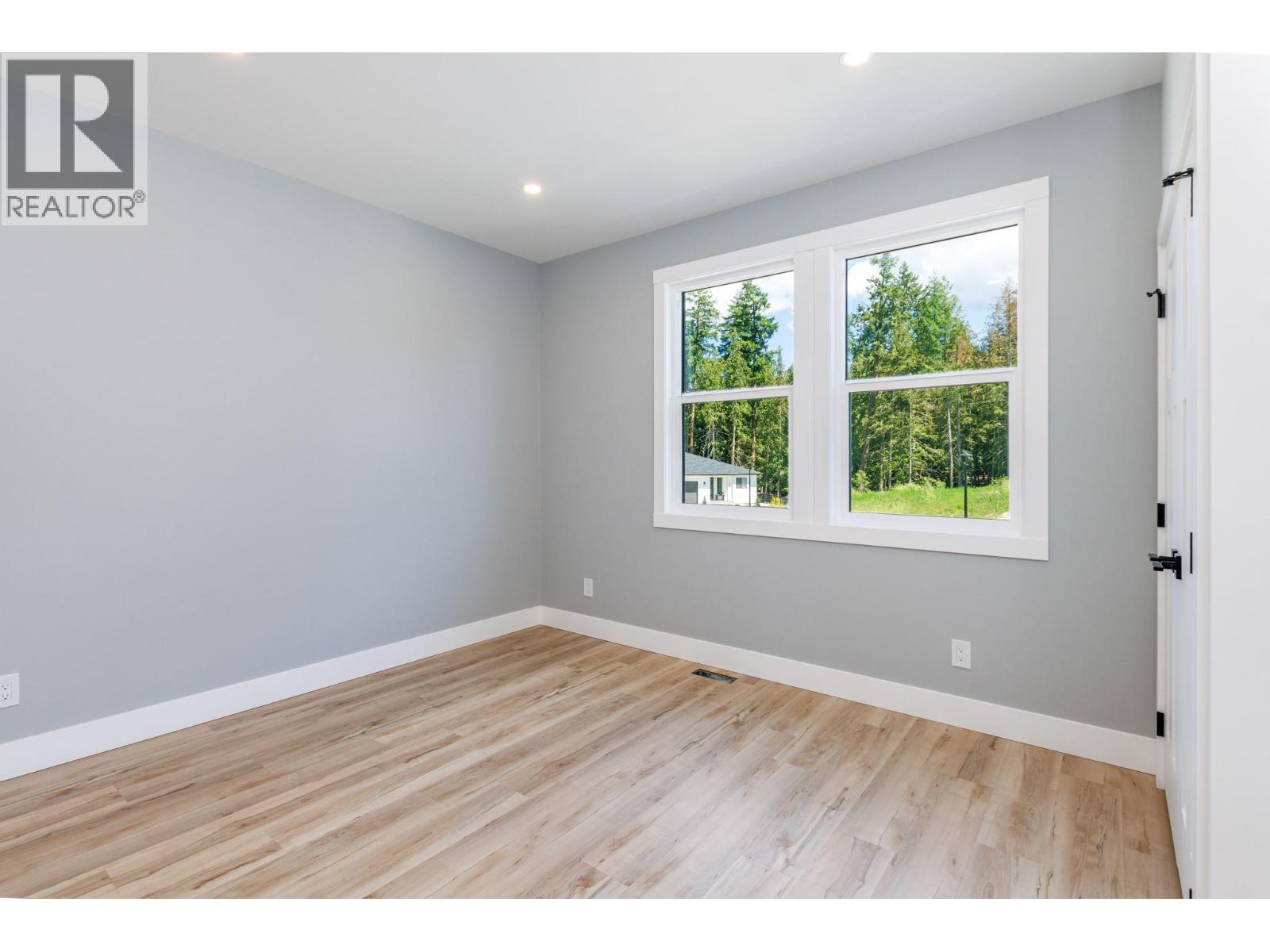 Photo 16 of 1401 21 Street Ne, Salmon Arm BC