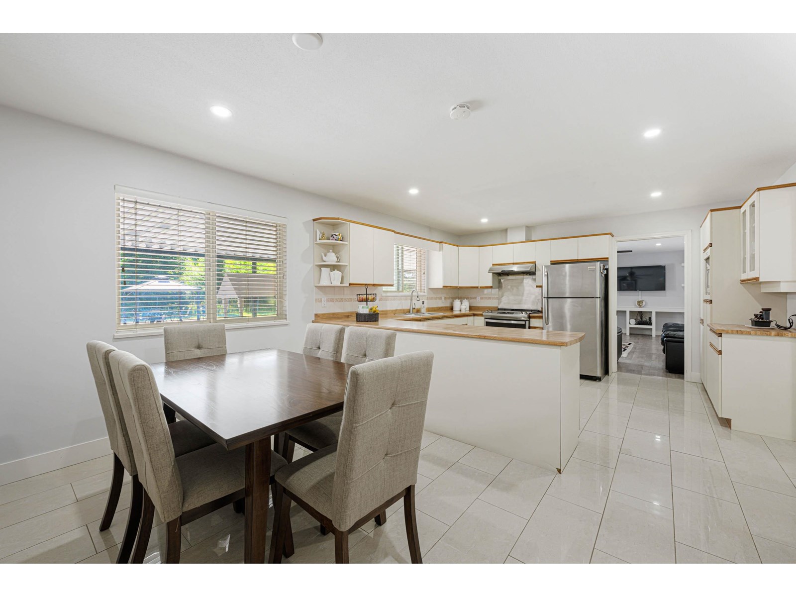 Photo 20 of 23363 48 Avenue, Langley BC