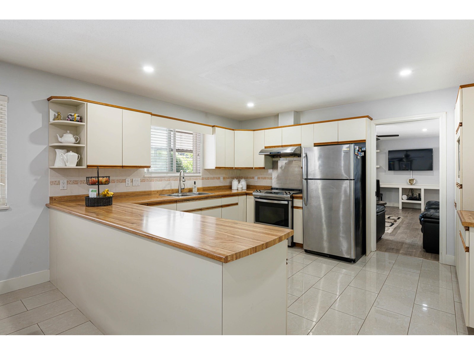 Photo 18 of 23363 48 Avenue, Langley BC