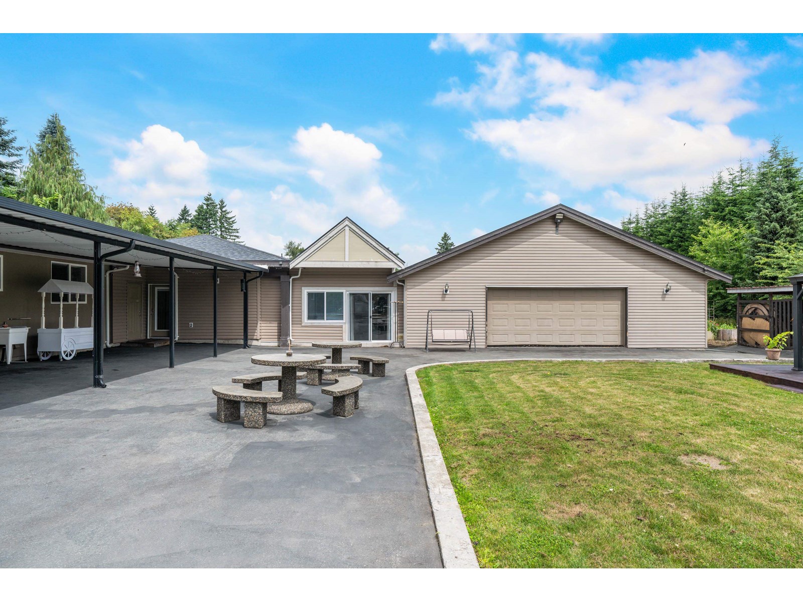 Photo 12 of 23363 48 Avenue, Langley BC