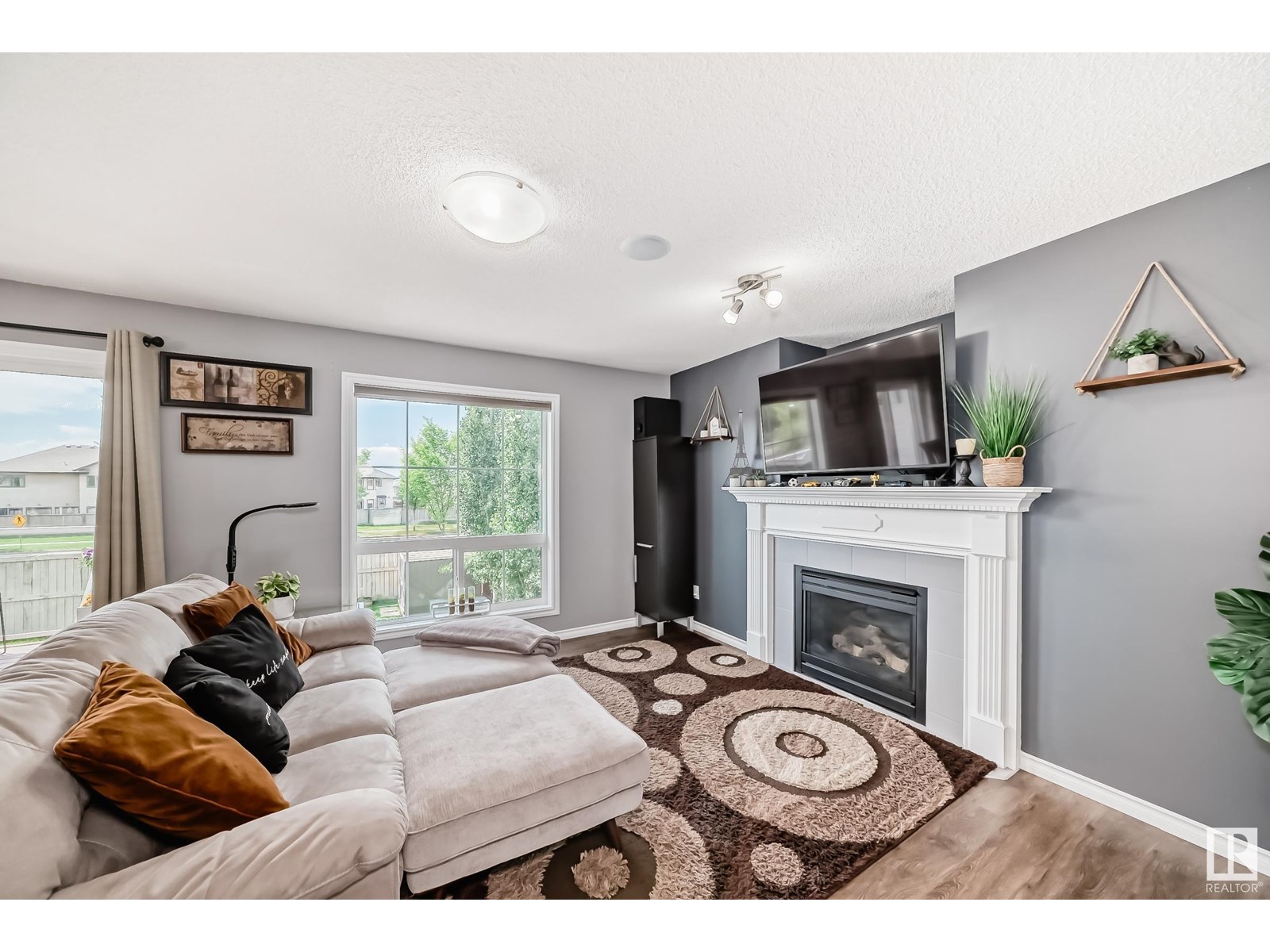 Photo 3 of 1636 65 St Sw, Edmonton AB