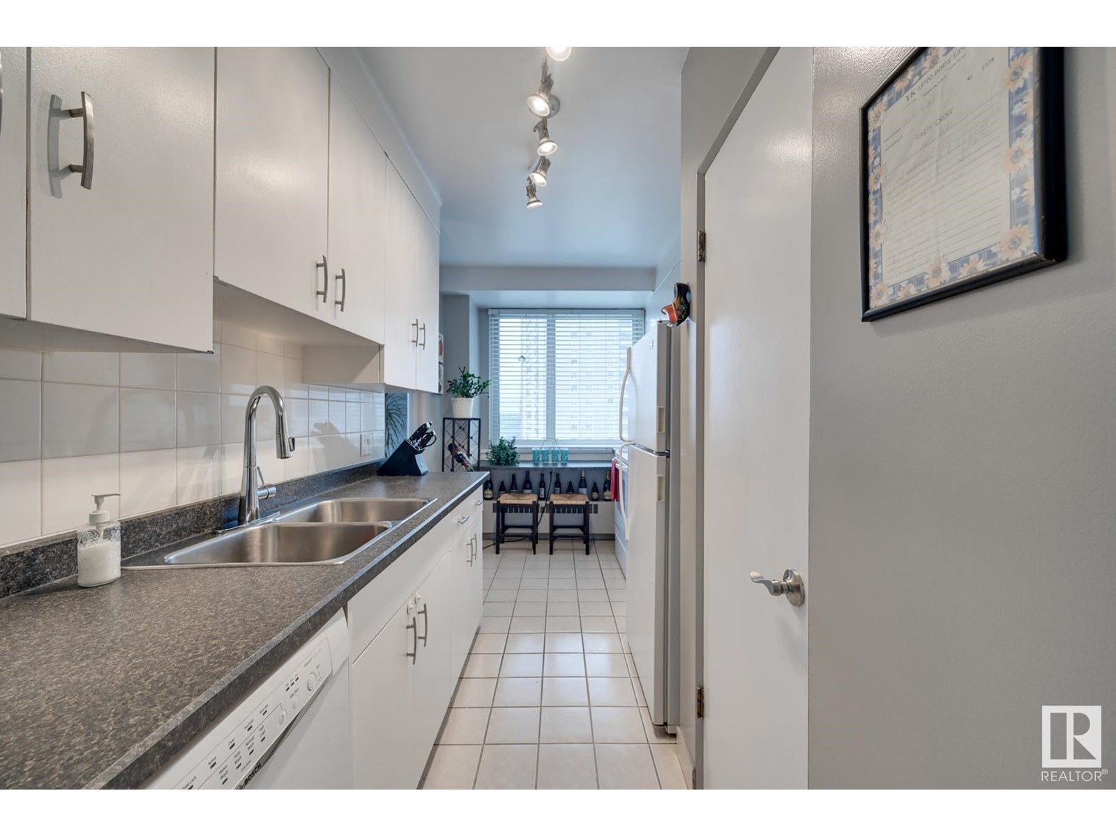 Photo 12 of 503 12207 Jasper Av Nw, Edmonton AB