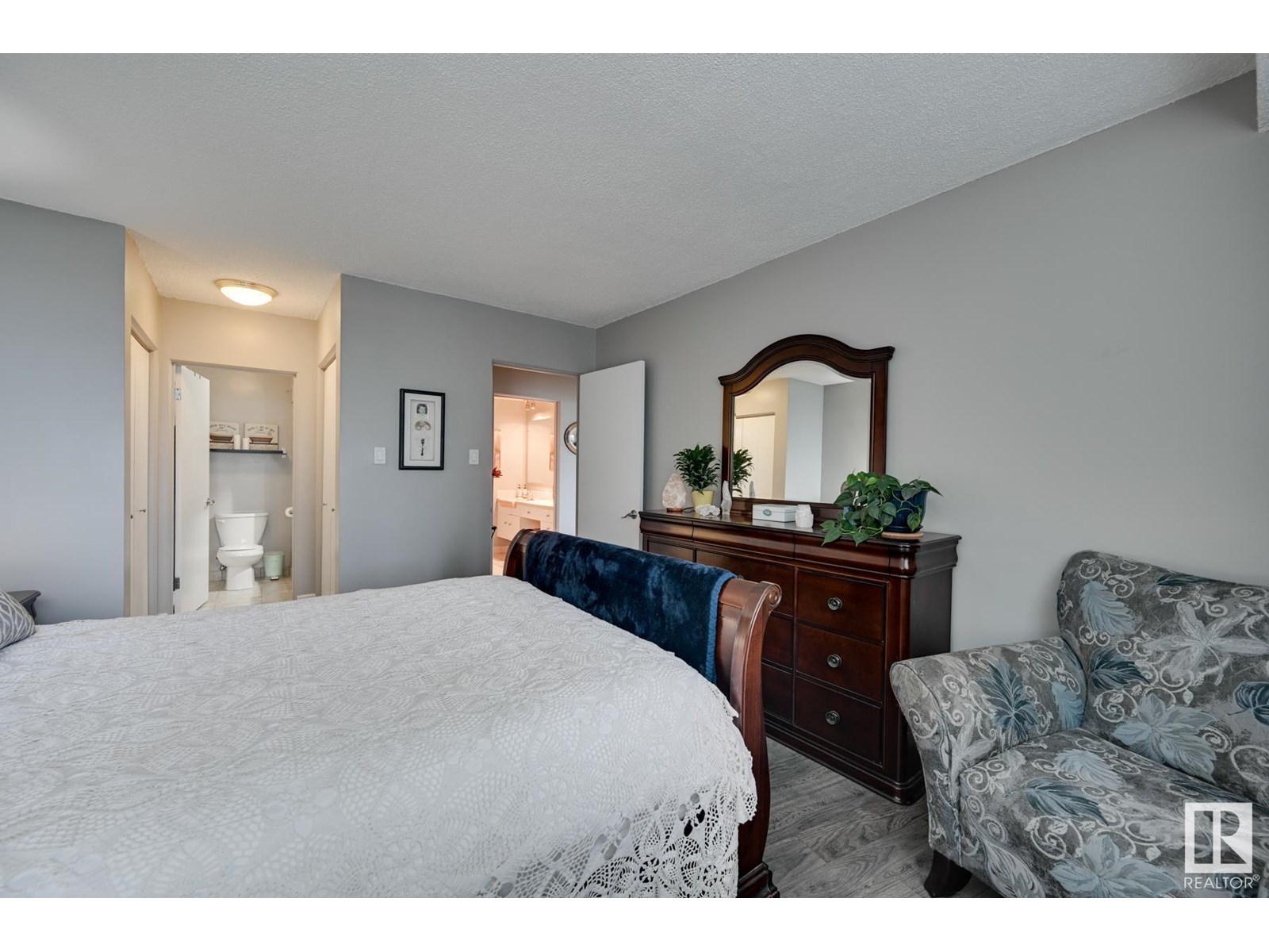 Photo 16 of 503 12207 Jasper Av Nw, Edmonton AB