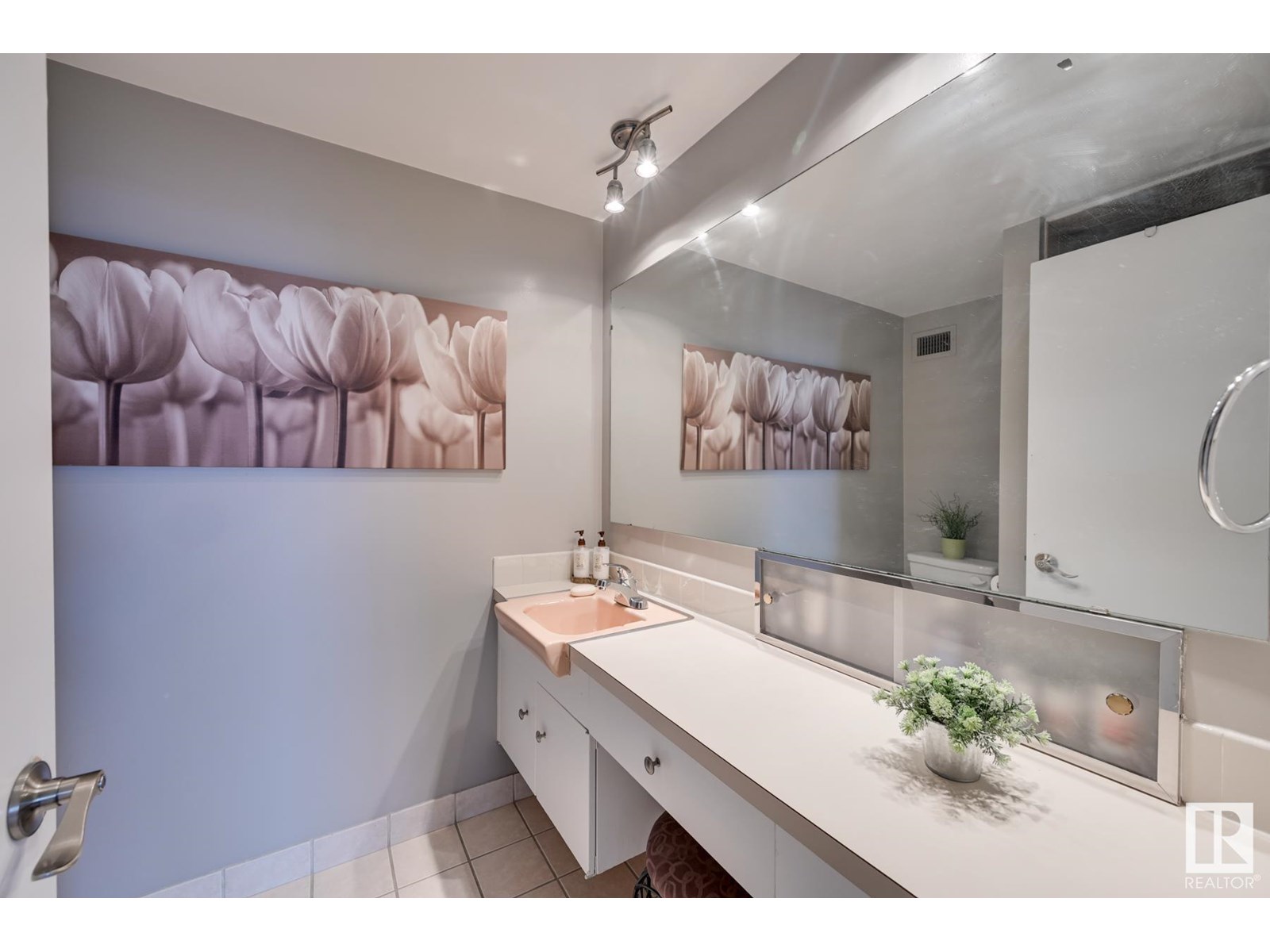 Photo 22 of 503 12207 Jasper Av Nw, Edmonton AB
