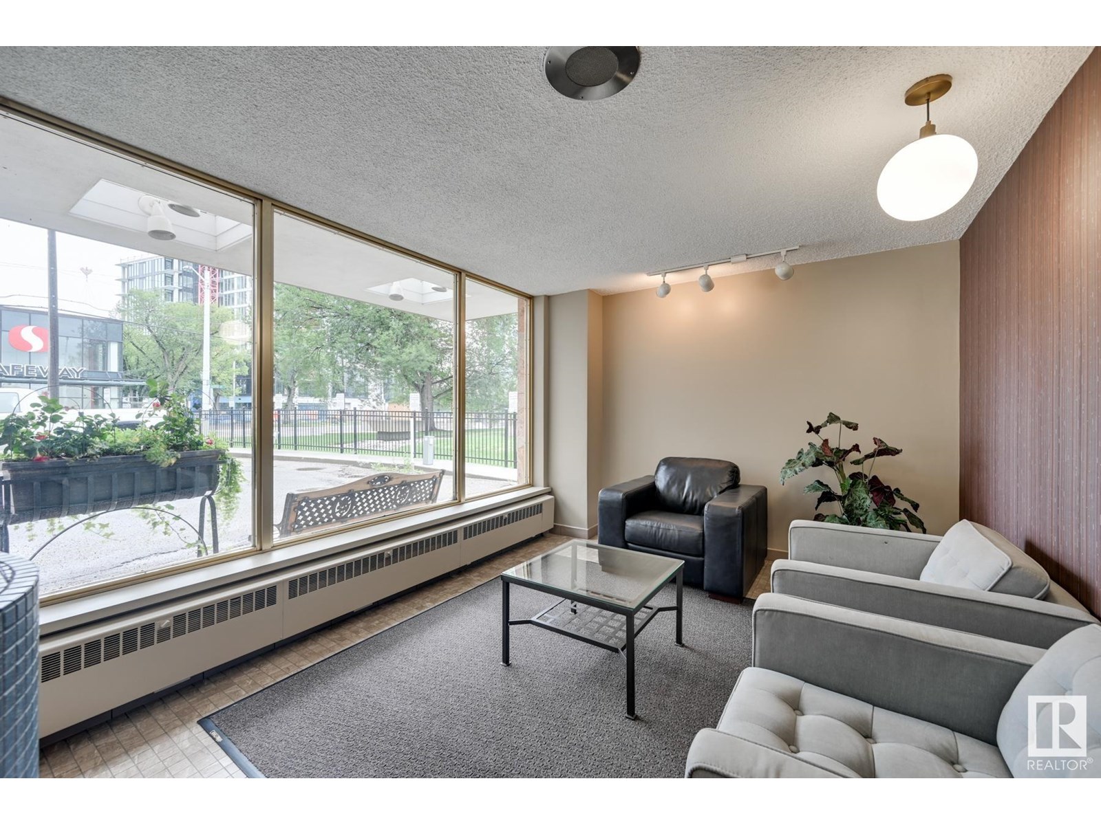 Photo 29 of 503 12207 Jasper Av Nw, Edmonton AB