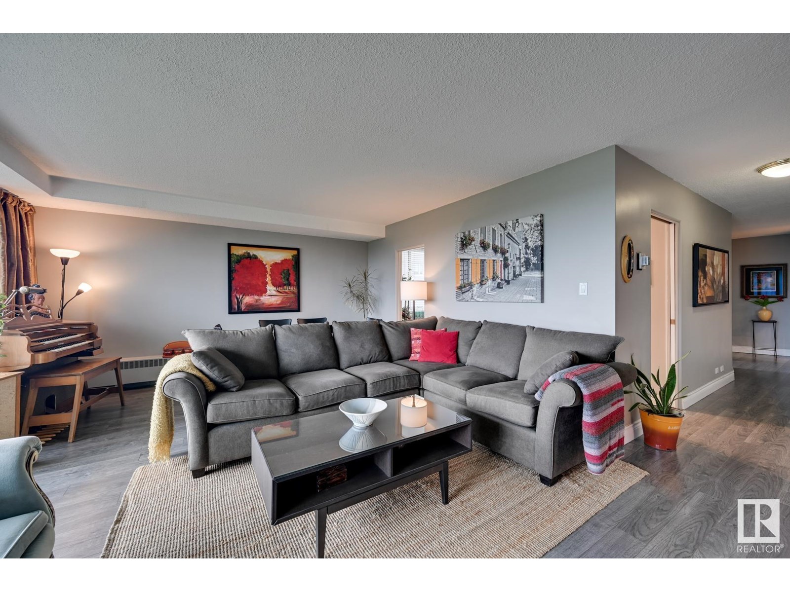 Photo 5 of 503 12207 Jasper Av Nw, Edmonton AB