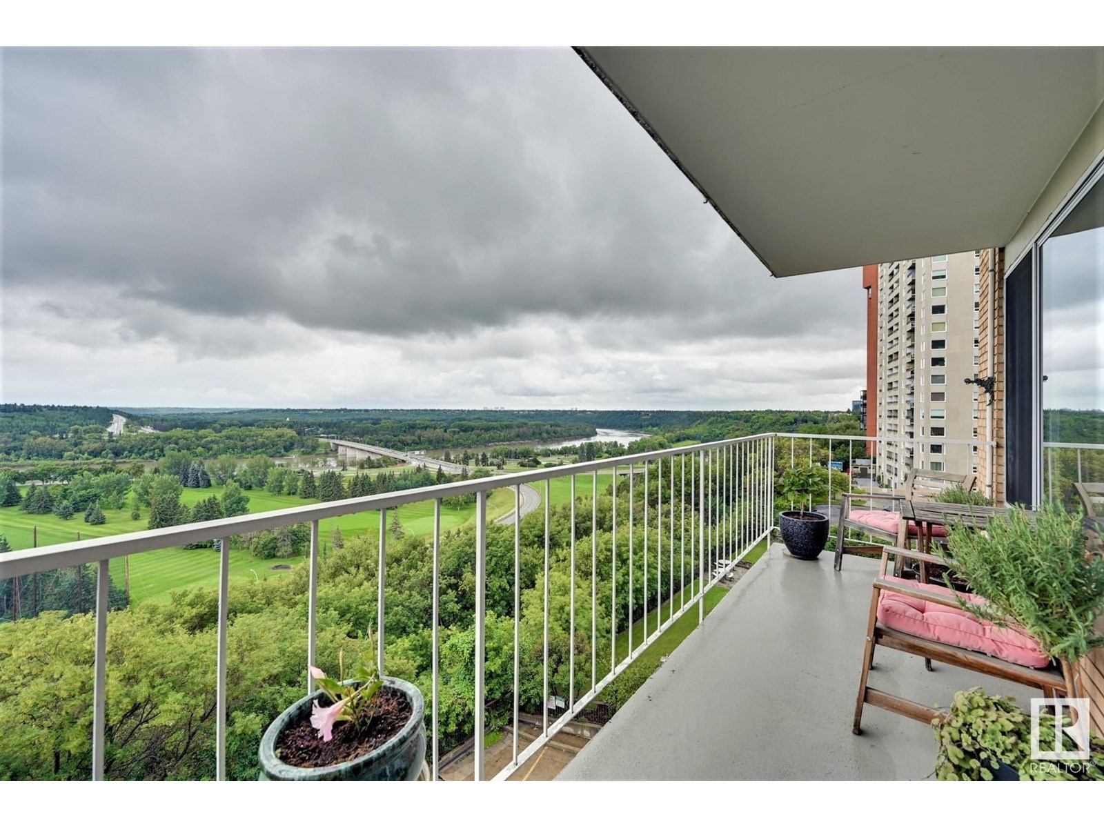 Photo 8 of 503 12207 Jasper Av Nw, Edmonton AB