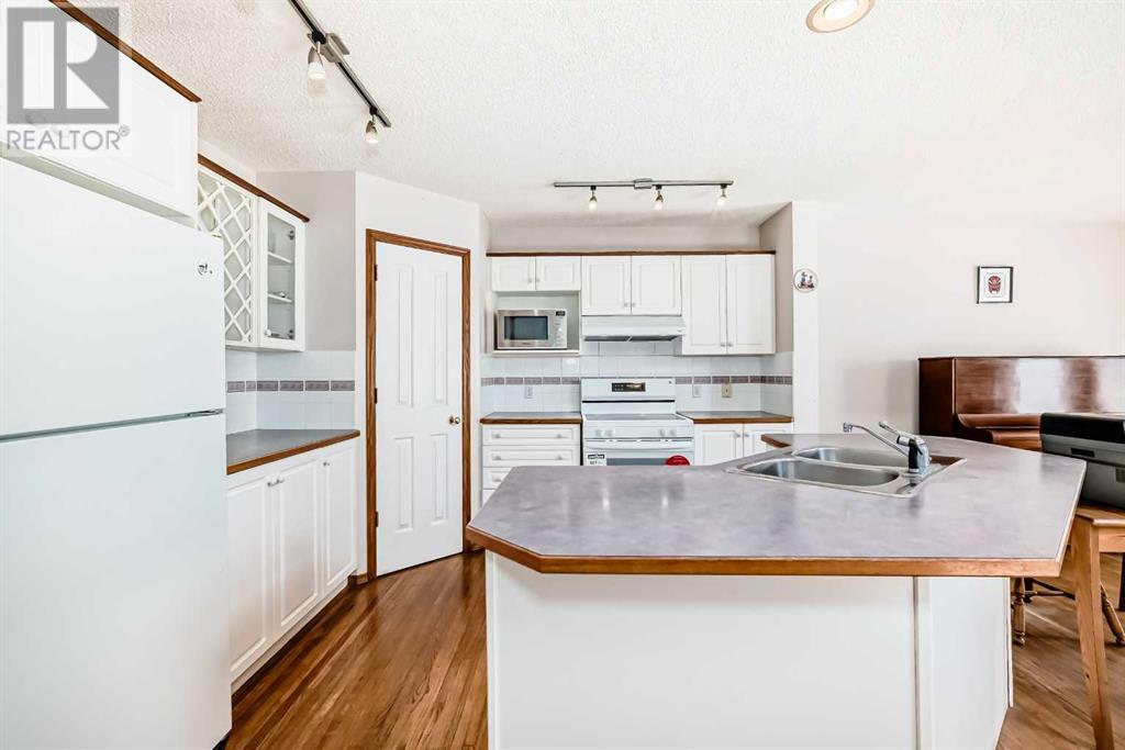 Single Family House for Sale in  Sierra Nevada Green SW Signal Hill Calgary 