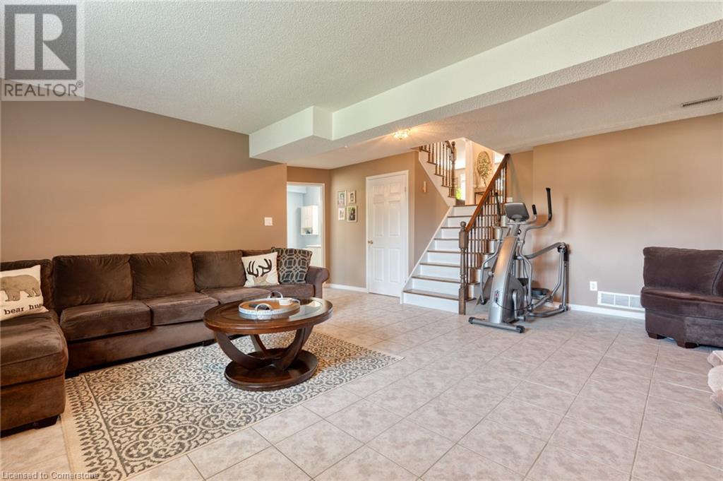 Photo 25 of 13 Loneoak Crescent, Stoney Creek ON