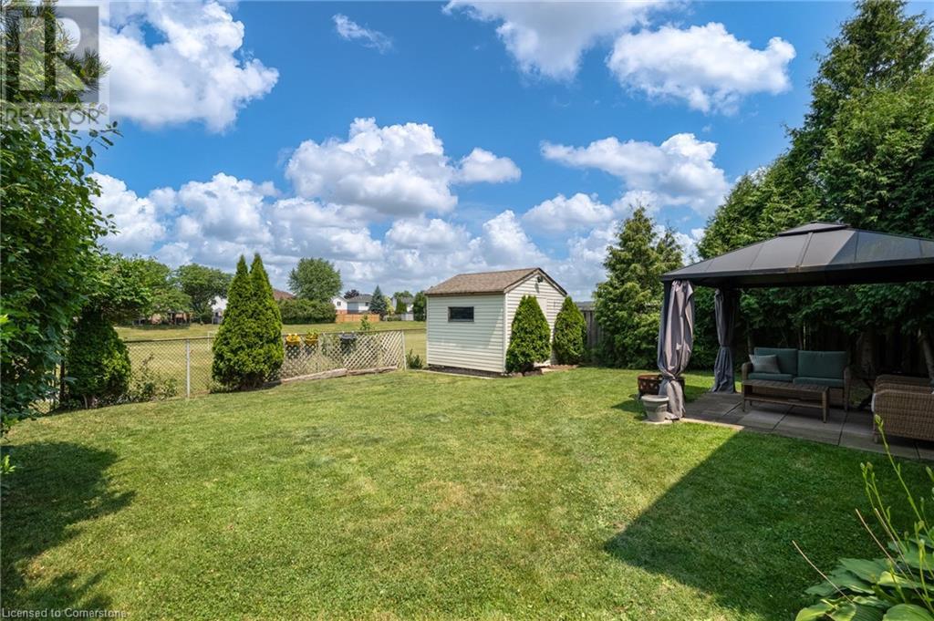 Photo 24 of 13 Loneoak Crescent, Stoney Creek ON