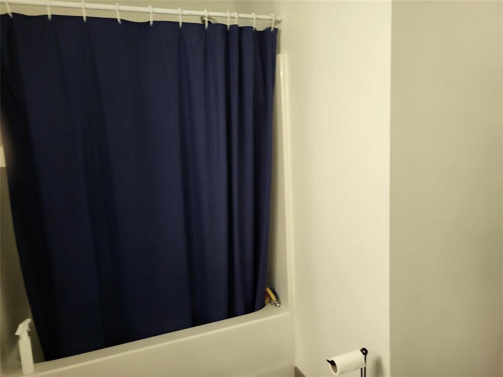 Photo 11 of 5 387 Talbot Avenue, Winnipeg MB