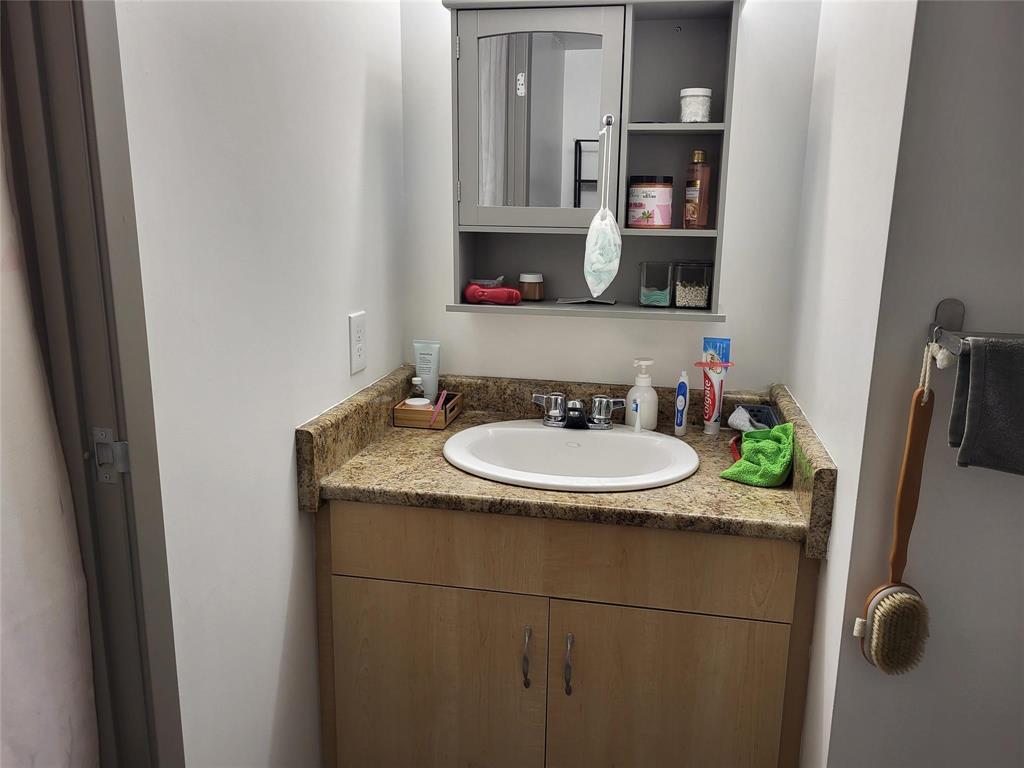 Photo 13 of 5 387 Talbot Avenue, Winnipeg MB