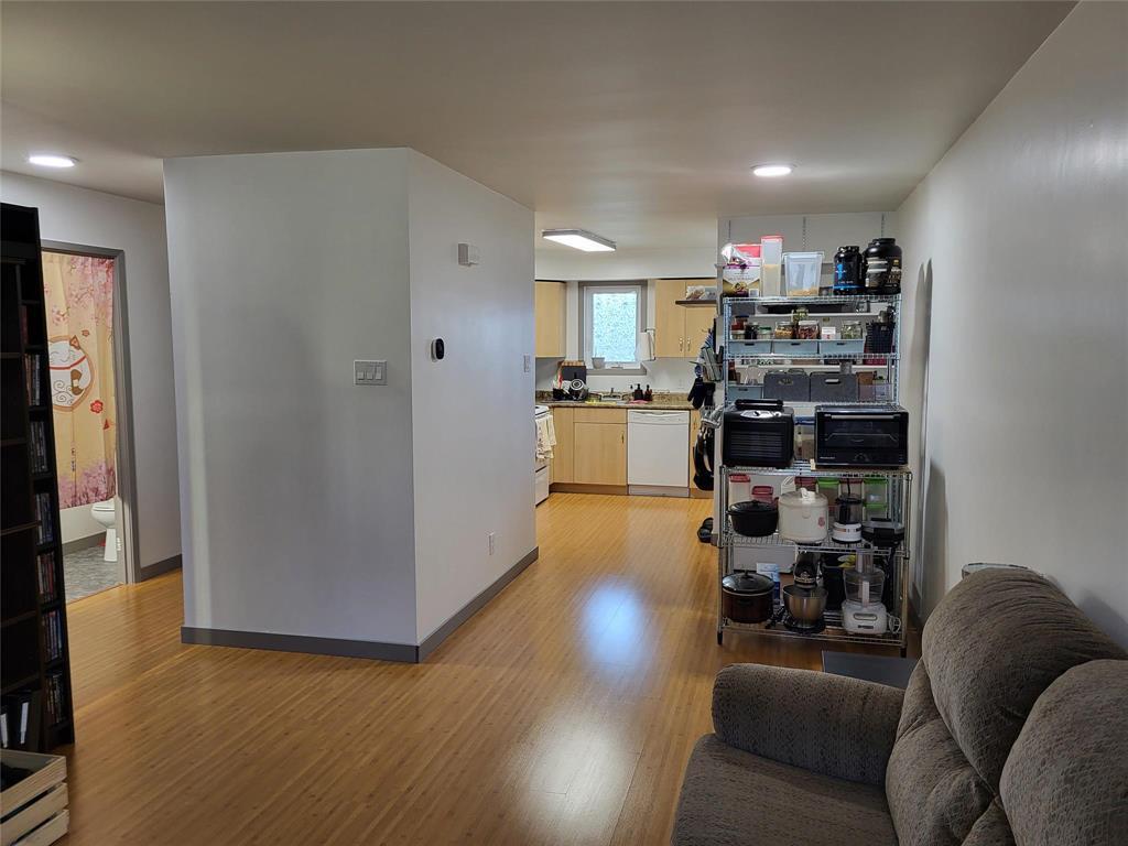 Photo 4 of 5 387 Talbot Avenue, Winnipeg MB